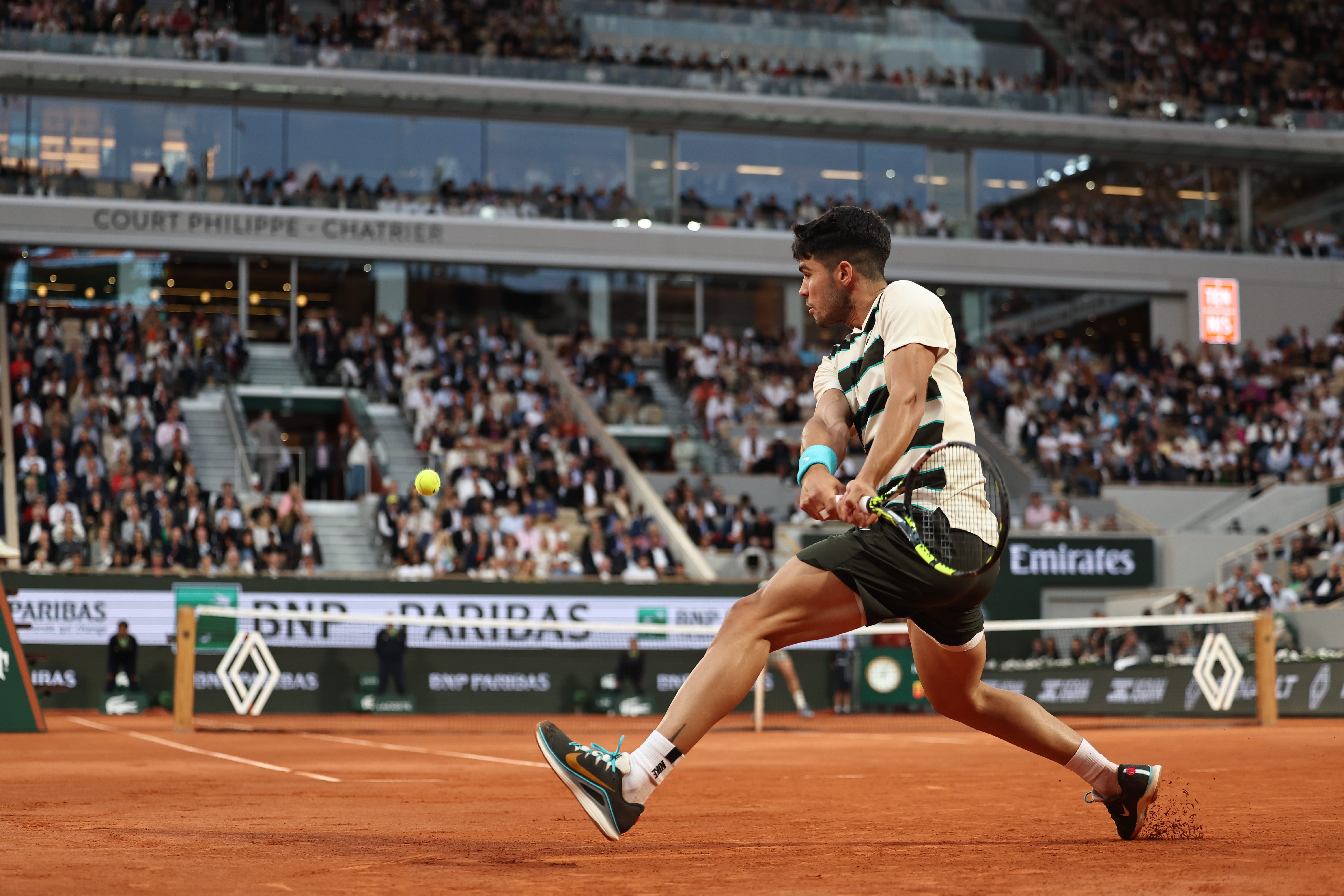 九游官网-美国网球队完胜德国网球队，阿尔卡拉斯制霸全场的简单介绍