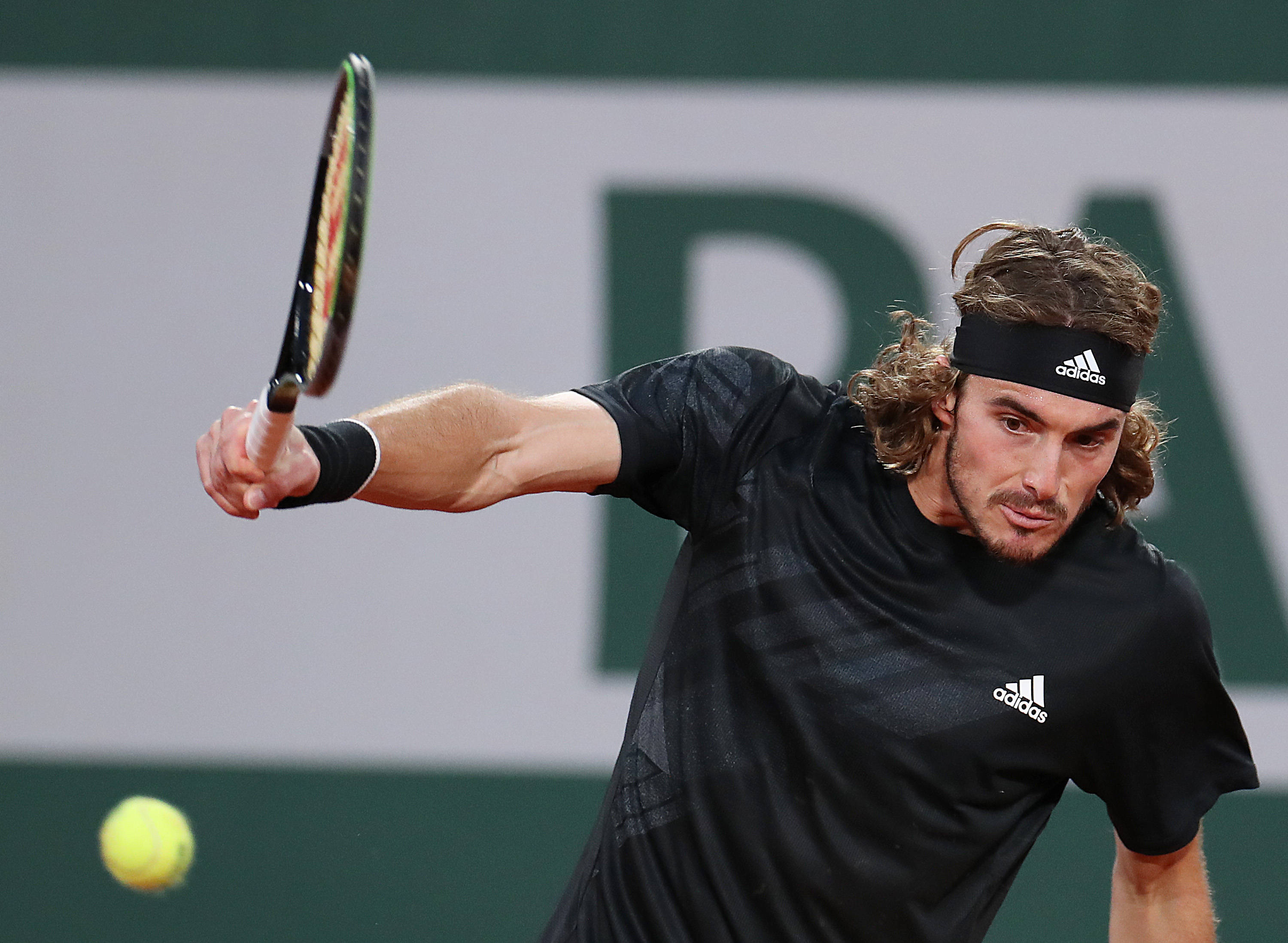 9you娱乐-英国网球队爆冷澳大利亚网球队，西西帕斯爆发神勇的简单介绍