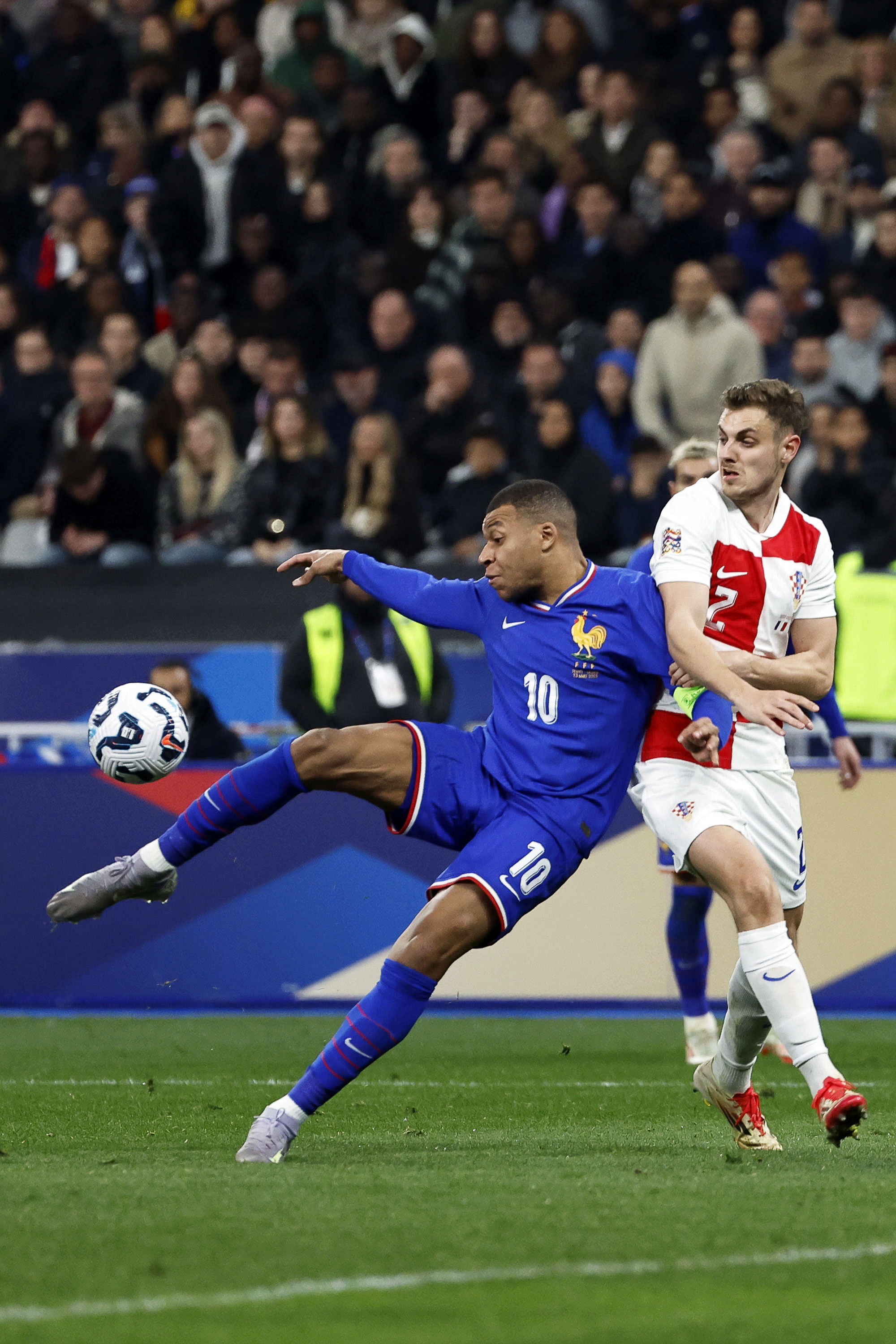 欧国联比赛重新引发球迷热情，助力足球发展的简单介绍