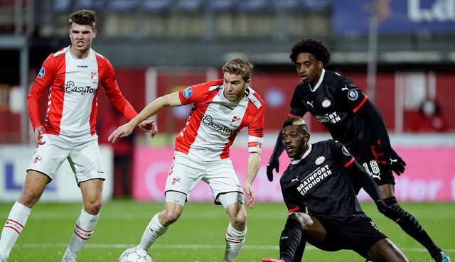 汉堡球队在比赛中崭露头角，获胜