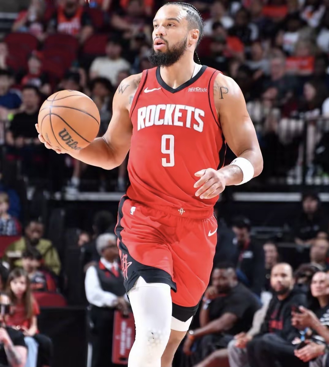 鹈鹕外线射手刷新个人纪录，成为球队得分保障的简单介绍