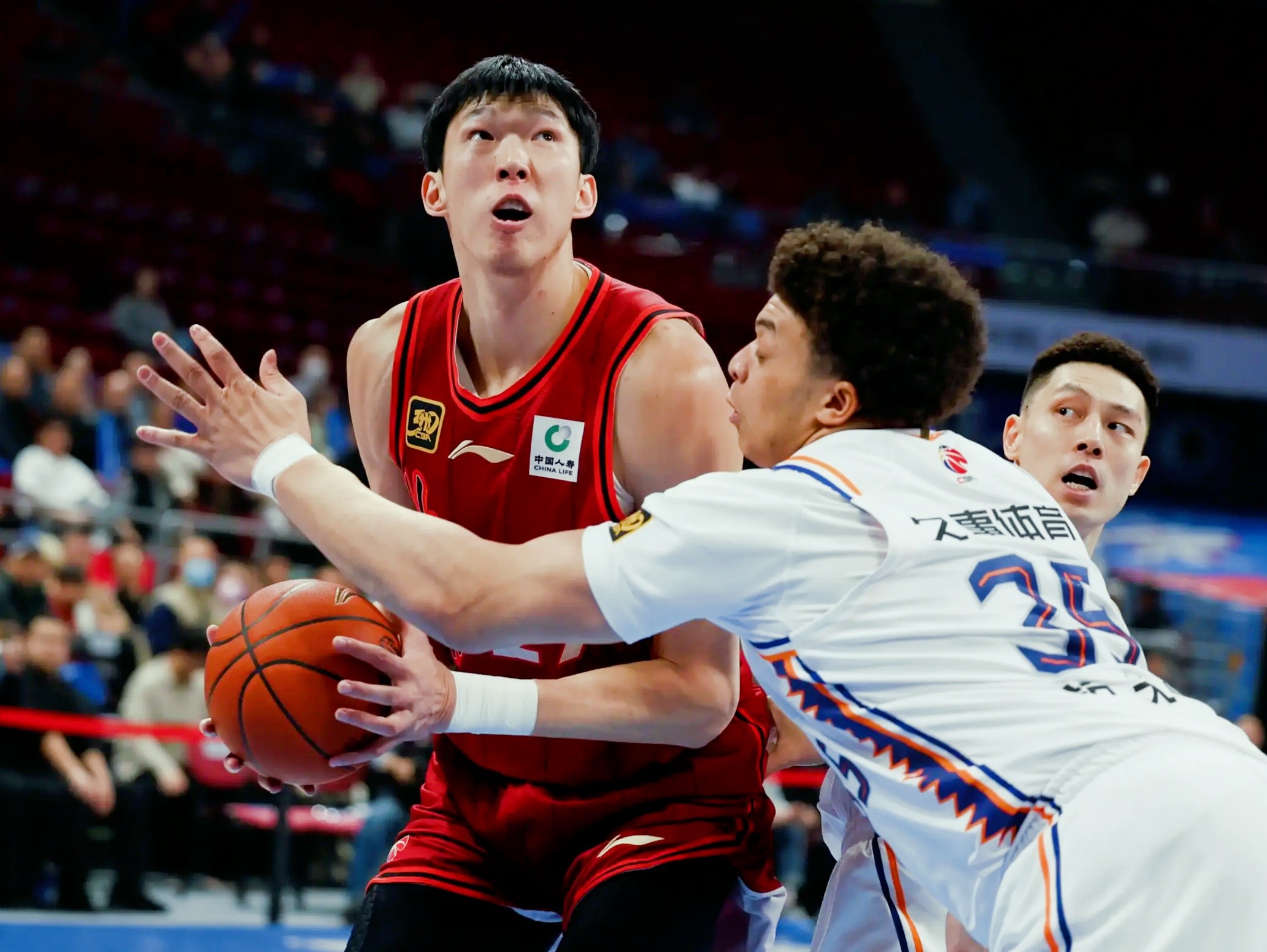 九游体育APP下载-上海大鲨鱼队遭遇连败，进攻乏力的简单介绍