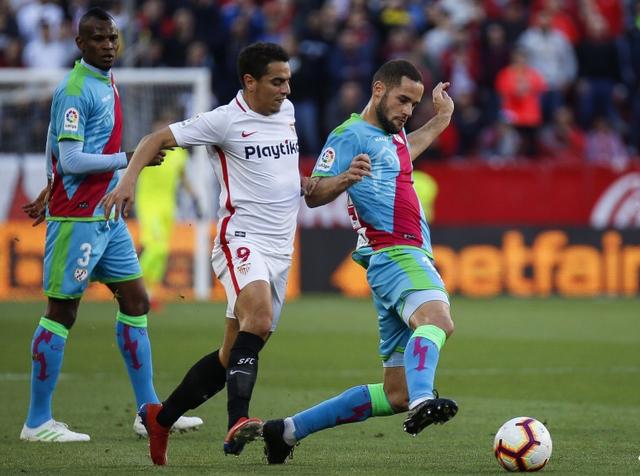 关于前锋冯潇霆为雷霆三人合影称瓦伦西亚队不是问题的信息