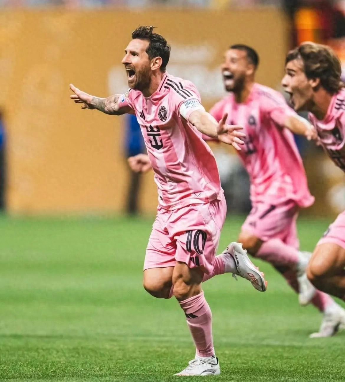 那不勒斯碾压皇马，梅西高光表现的简单介绍