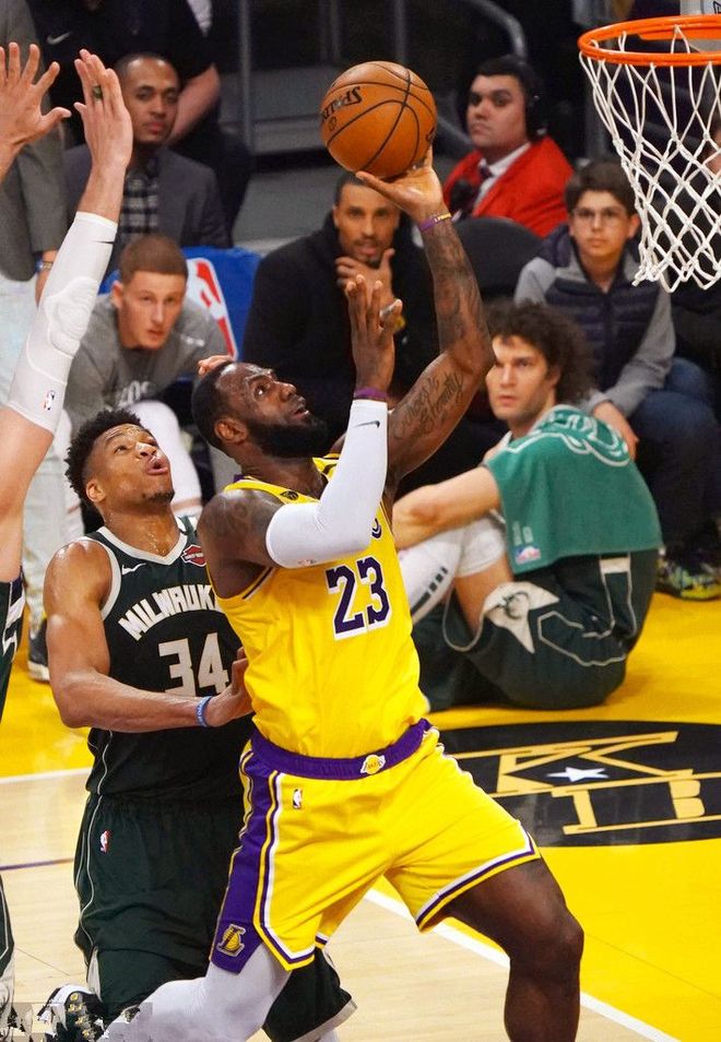 包含山东队碾压浙江队，字母哥关键制胜的词条