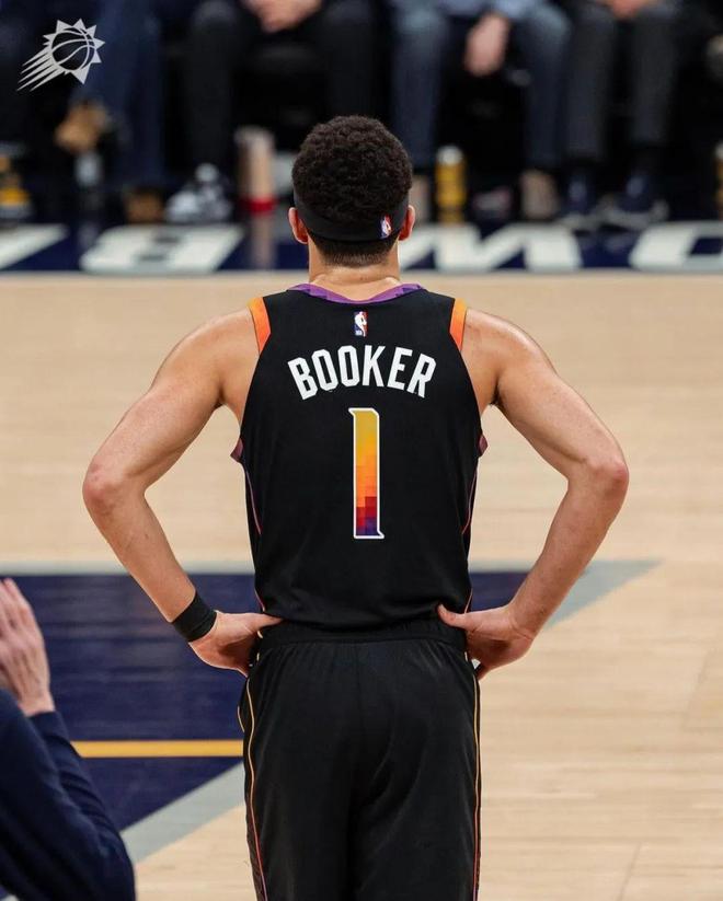 鹈鹕碾压快船，布克刷新纪录