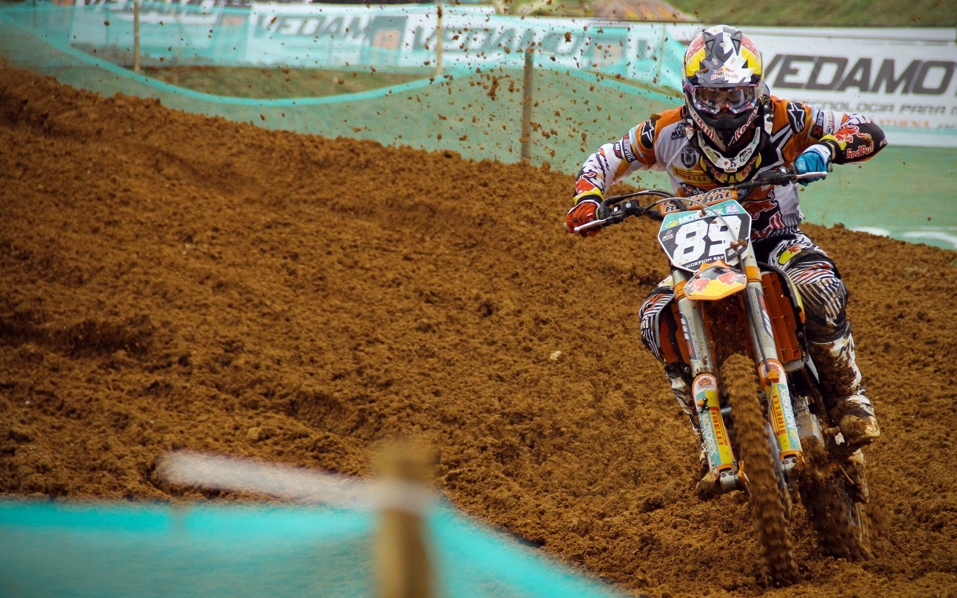 德甲争冠战焦点战，马刺击败篮网，体育之夜的激情交响