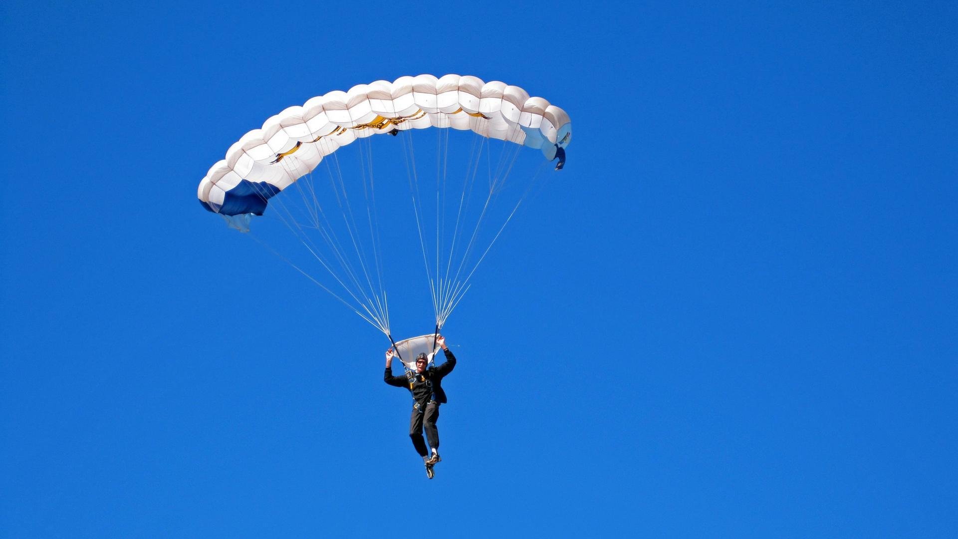 独一性胜利，拉塞尔领军迈凯伦，以无懈可击的战术完胜索伯车队