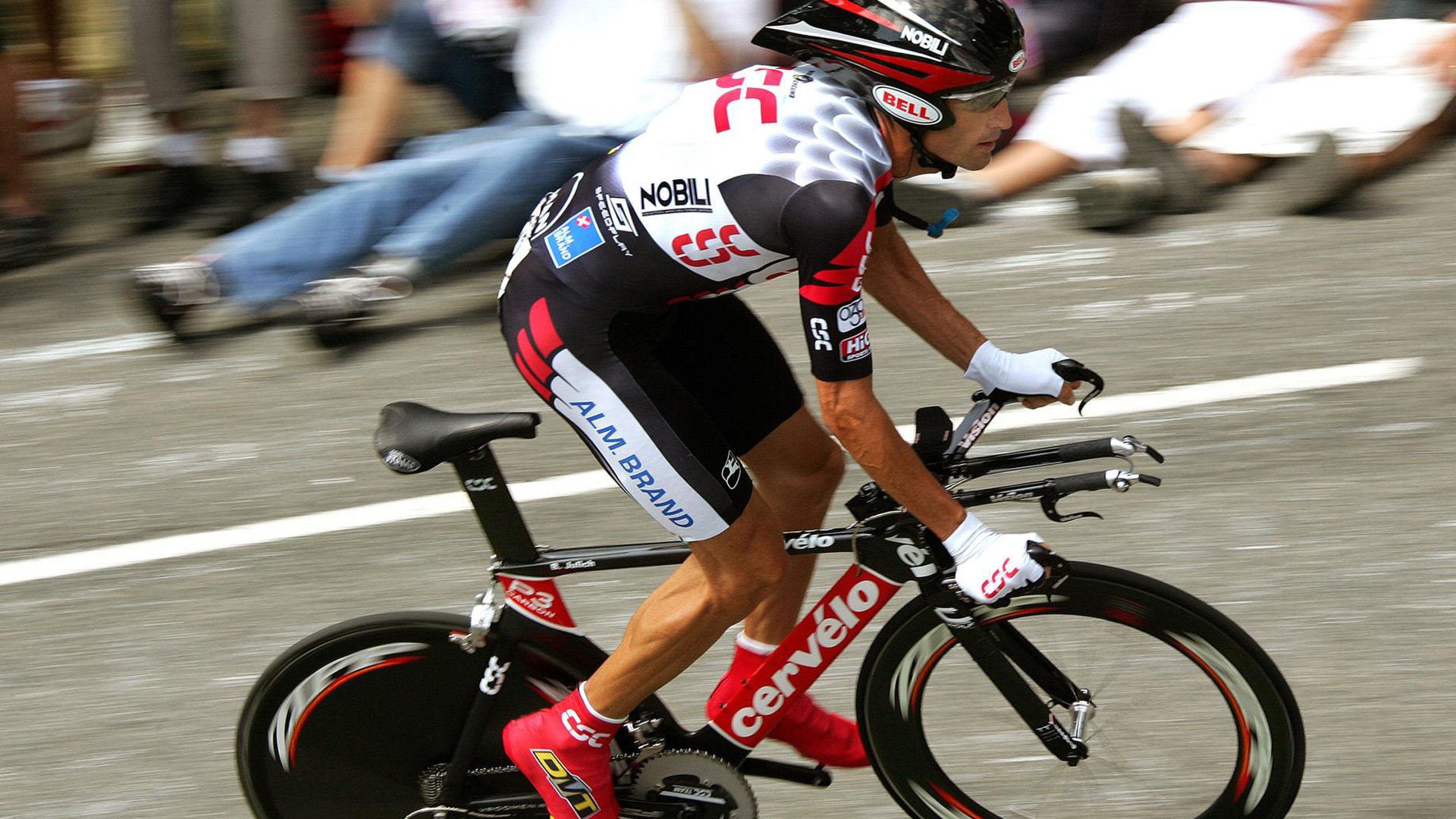 九游VIP-赛道上的阶级鸿沟，梅赛德斯碾压哈斯，阿隆索以智慧带队取胜